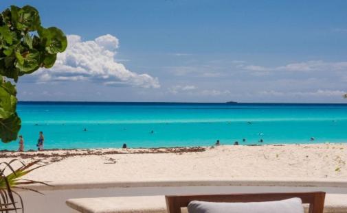 Villa Casa De Playa- Transportation & Cooks Included! Playa del Carmen