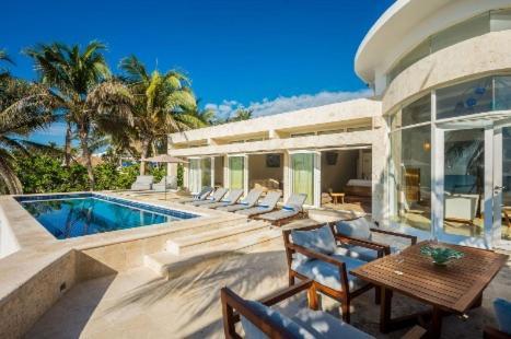 Casa De Playa- Transportation & Cooks Included! Playa del Carmen