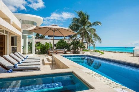 Casa De Playa- Transportation & Cooks Included! Playa del Carmen