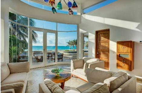 Casa De Playa- Transportation & Cooks Included! Villa *
